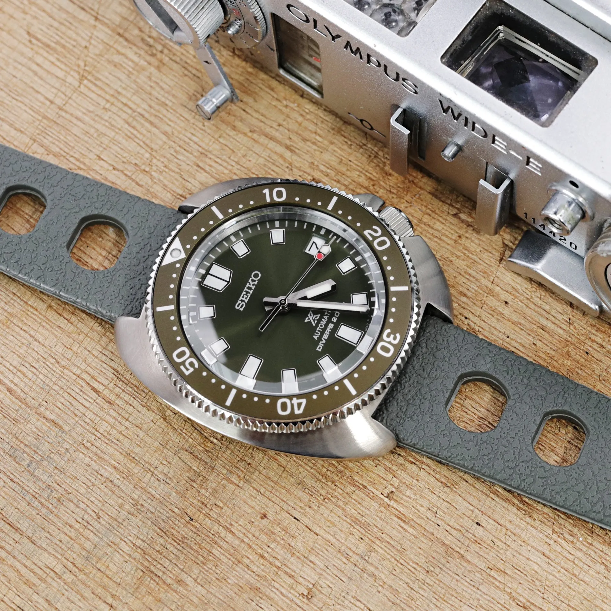 20mm Military Grey Retro Large Holes Rally Tapered Rubber watch band