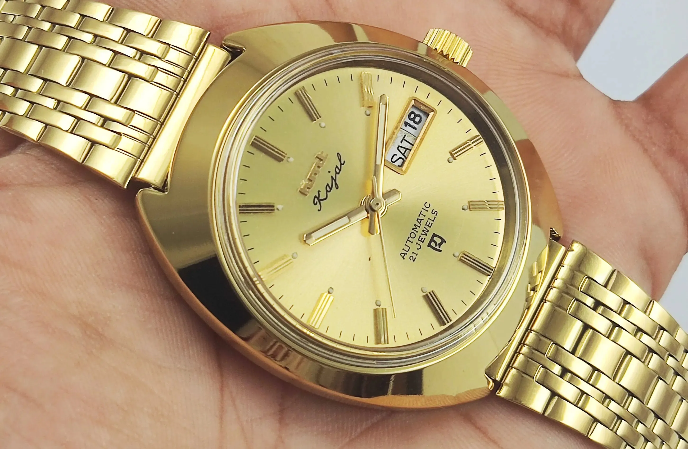 HMT Kajal Para Shock 21 Jewels Golden Dial Day Date Function Mechanical Automatic Men's Wrist Watch