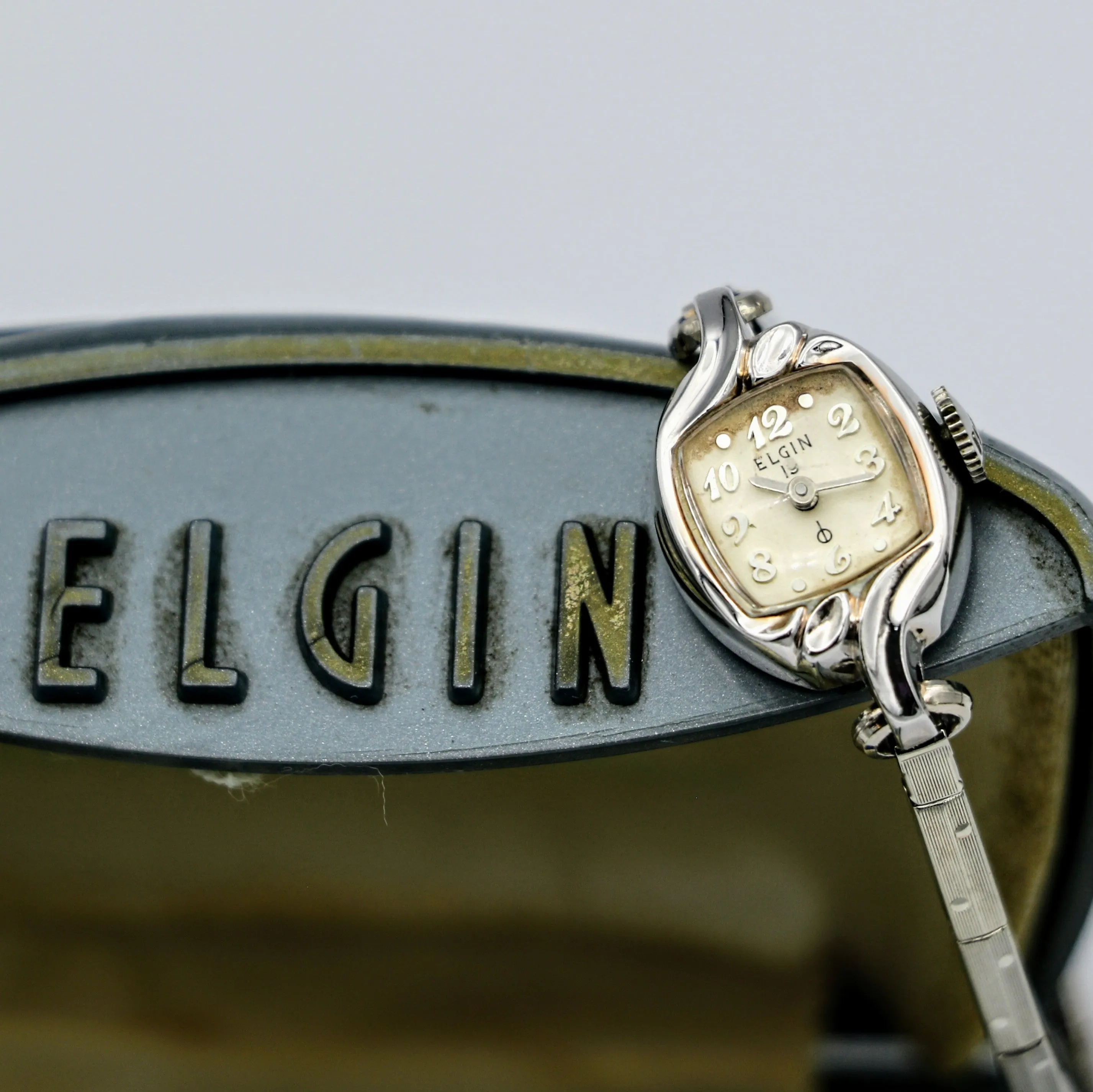 Ladies ELGIN Wristwatch 1960s American Grade 832 19 Jewels Vintage Watch - IN BOX!