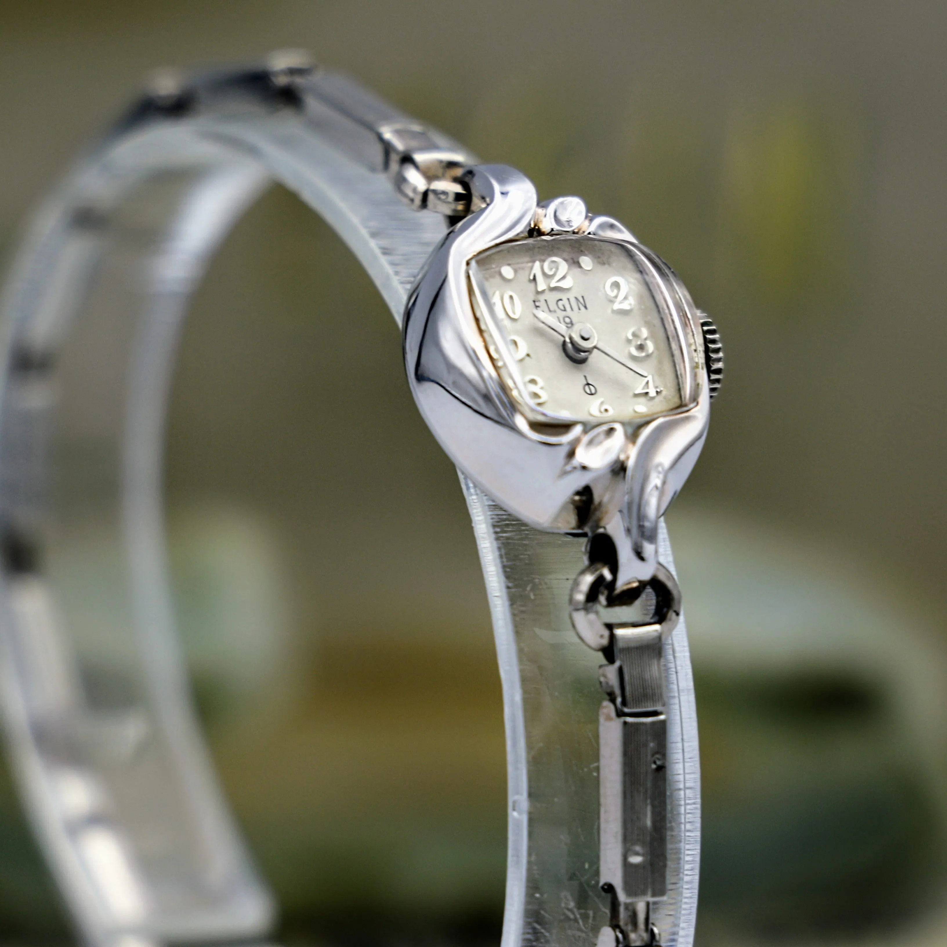 Ladies ELGIN Wristwatch 1960s American Grade 832 19 Jewels Vintage Watch - IN BOX!