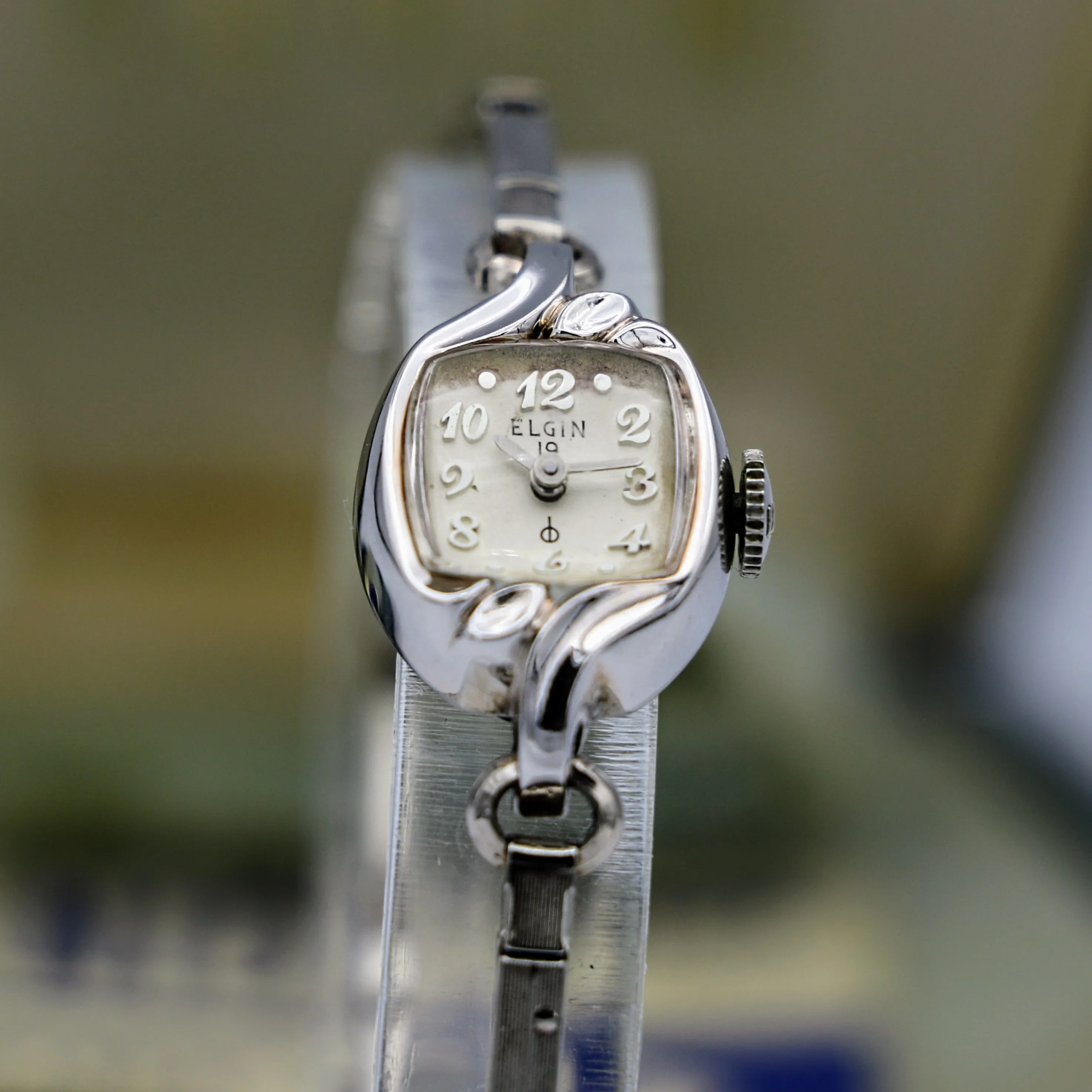 Ladies ELGIN Wristwatch 1960s American Grade 832 19 Jewels Vintage Watch - IN BOX!