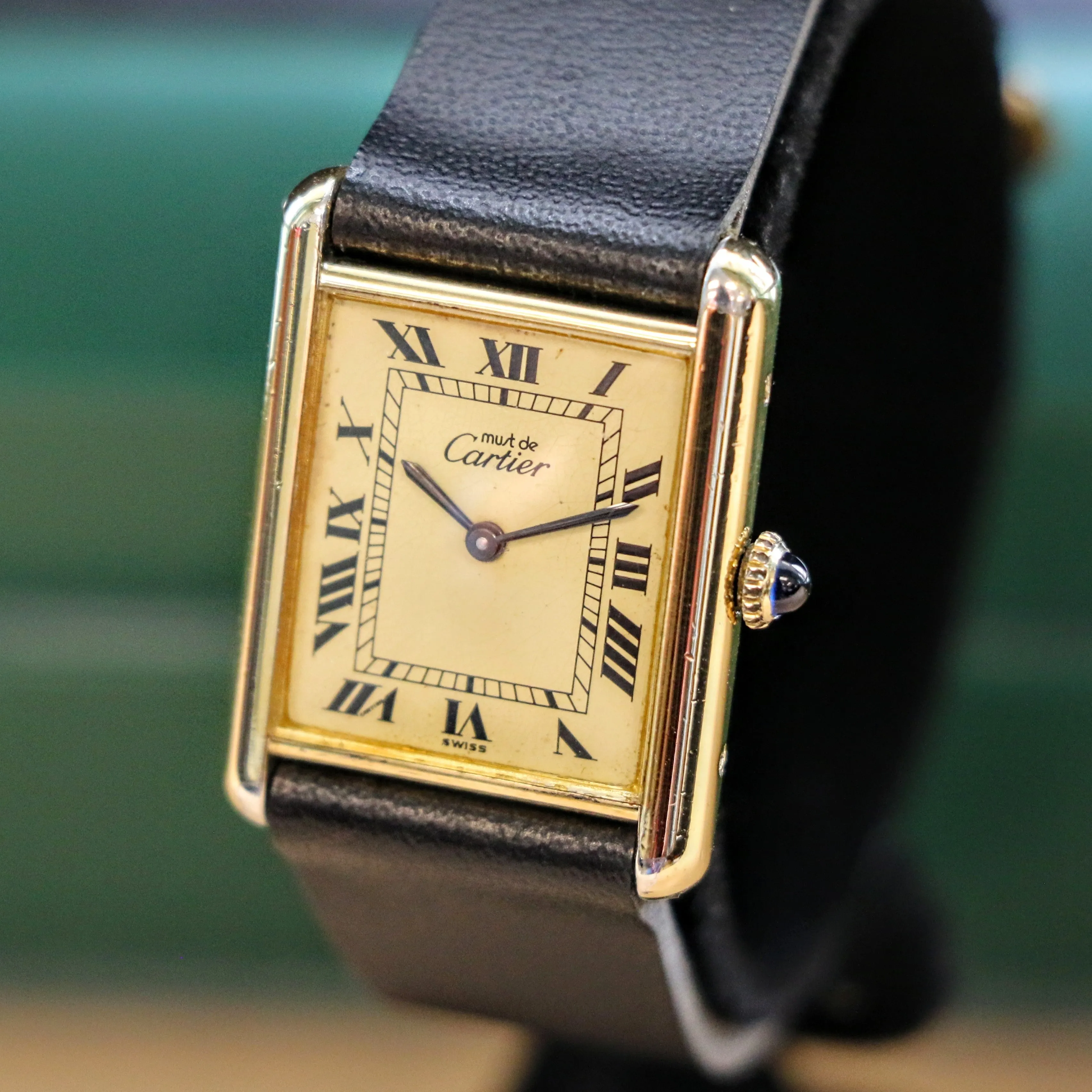 Must de Cartier Tank Watch 925 Gold Plated Case 23x30mm Roman Numerals Dial Manual-Wind Wristwatch