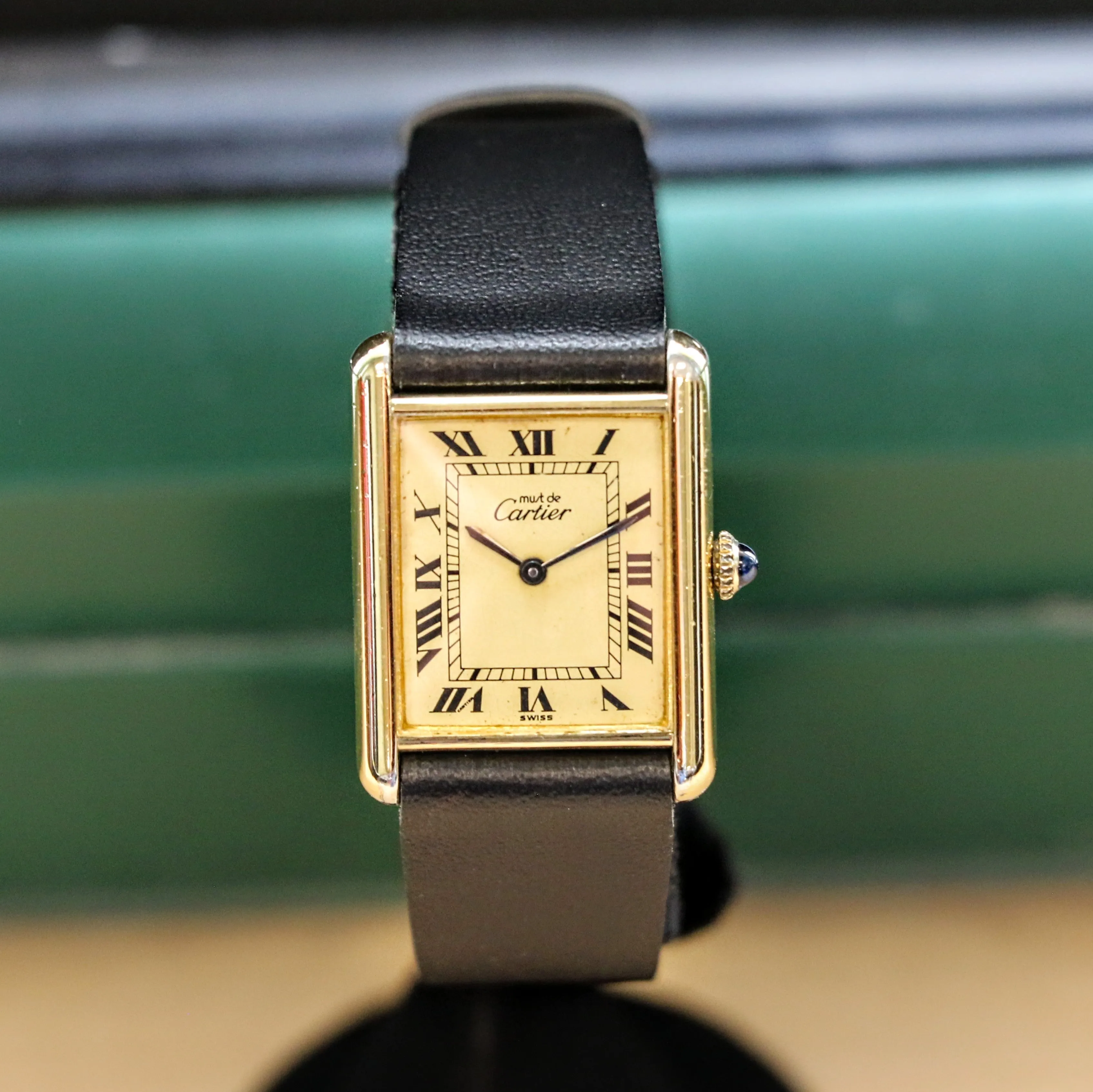 Must de Cartier Tank Watch 925 Gold Plated Case 23x30mm Roman Numerals Dial Manual-Wind Wristwatch