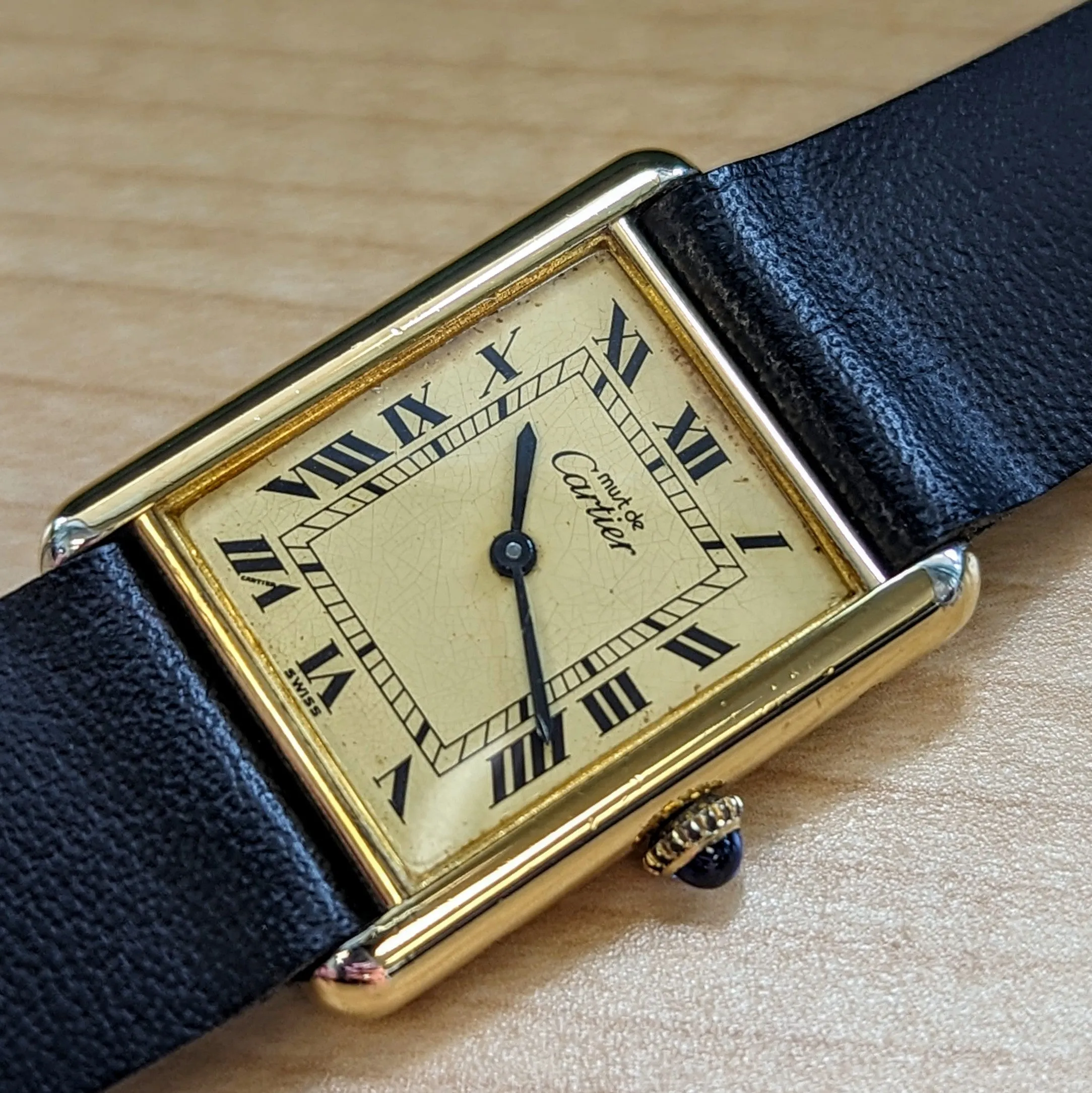 Must de Cartier Tank Watch 925 Gold Plated Case 23x30mm Roman Numerals Dial Manual-Wind Wristwatch